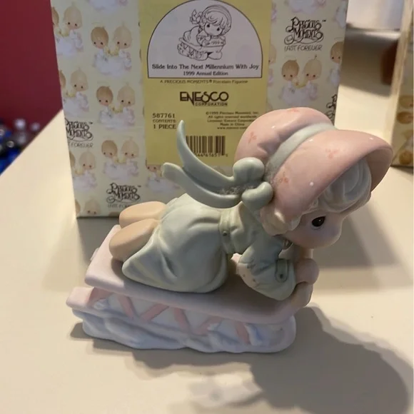 Previous Moments 1999 statue - Picture 2 of 6